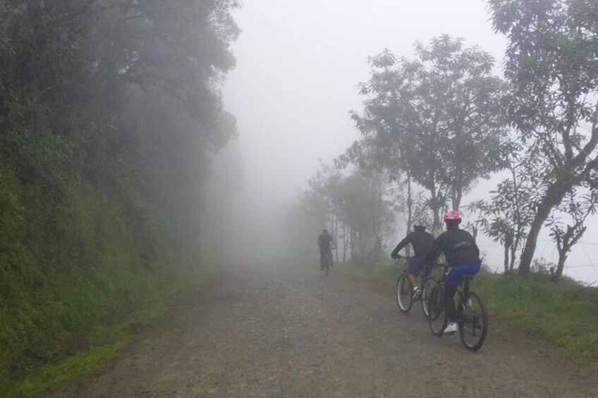 BIKE TOUR "Descent of The Andes"