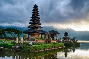 Day Trip To Bedugul Botanical Garden Leke Leke Waterfall Ulun Danu