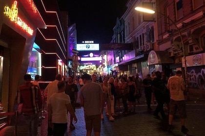 Hamburg: Red- & Bluelight - Private guided Reeperbahn Tour