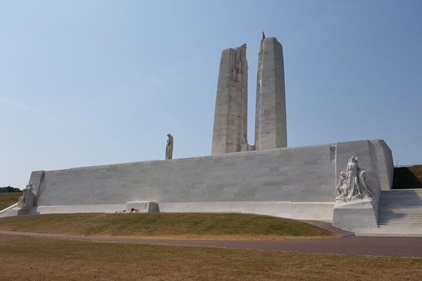 Private Full-Day Canadian WW1 Vimy and Somme Battlefield Tour from Bruges