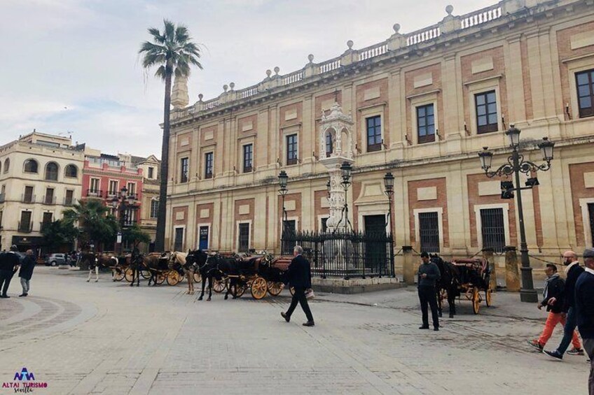 Traditional Horse-carriage Tour of Seville