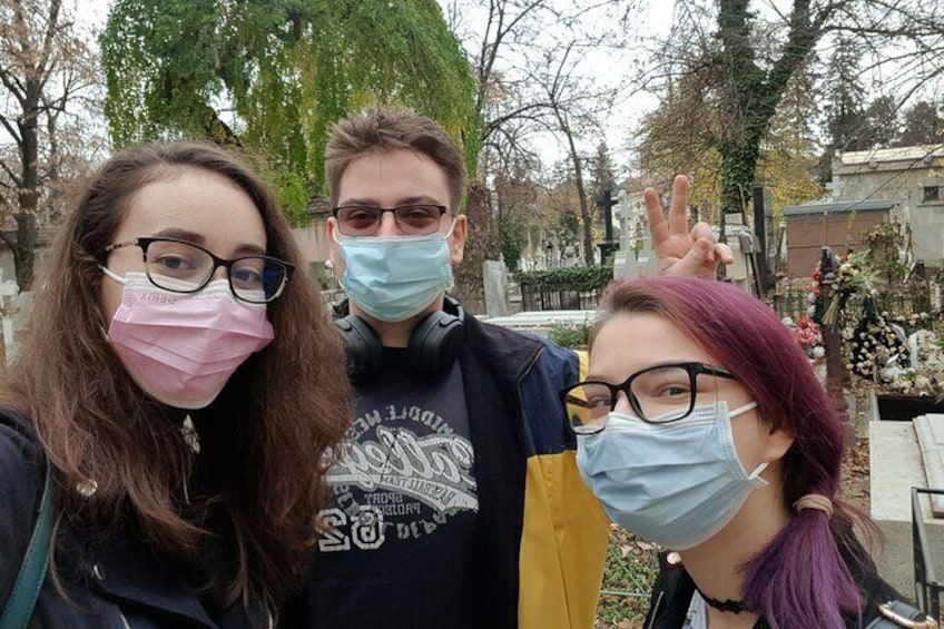 Bucharest Cemetery Private Tour: Bellu Outdoor Museum Exploration Game