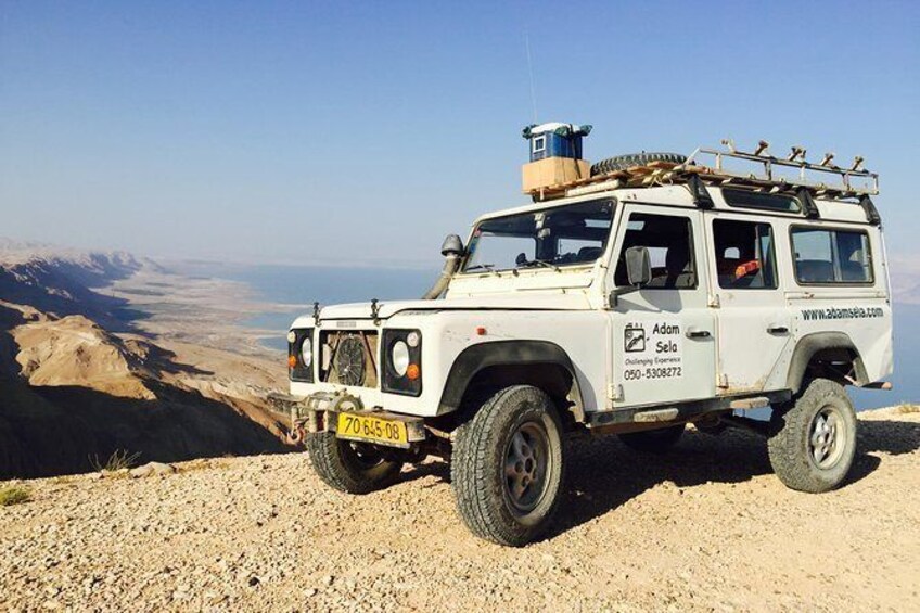 Show item 5 of 7. Land Rover Defender