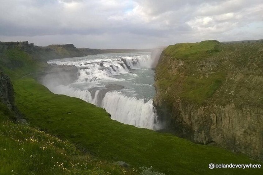 Classic Golden Circle & Kerið from Reykjavík in minibus