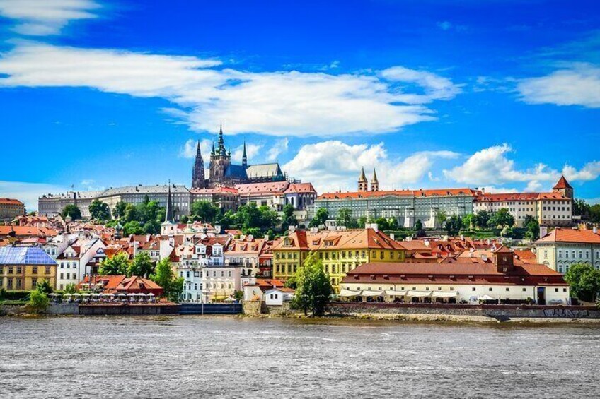 Prague: Castle Entry Ticket with Guide and River Cruise