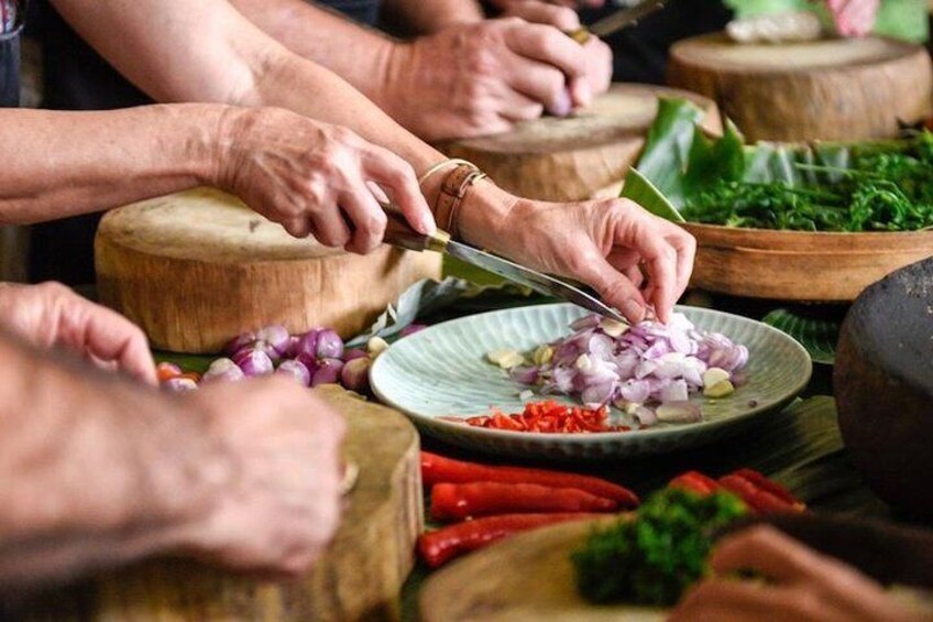 Balinese Cooking Class & Tanah Lot Temple Visit - Private & All-Inclusive