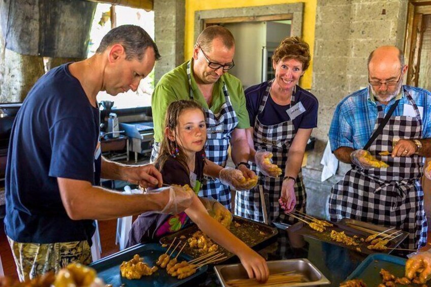 Balinese Cooking Class & Tanah Lot Temple Visit - Private & All-Inclusive