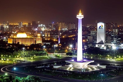 Excursión nocturna a Yakarta: noche agradable en Yakarta (recogida en el ho...