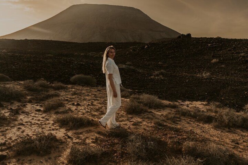 Romantic and fun couple shooting in Corralejo: capture your love!