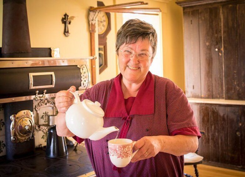 It's tea time with Madame Turgeon! / It's break time at the Turgeon's house!