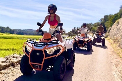 Offroadtour met quad (in de zomer is het mogelijk van een rots te springen ...