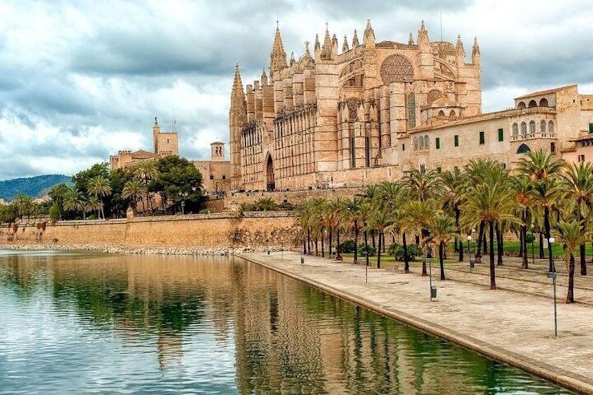 Mallorca Full Day Tour by Train, Tram and Boat