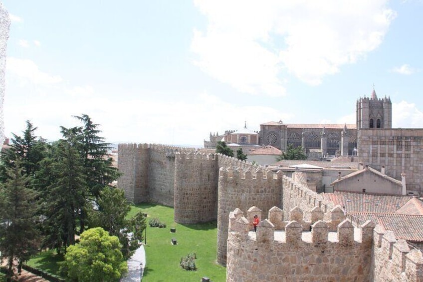 Full Day Tour Ávila and Segovia from Madrid with Tickets to Monuments Included