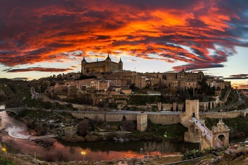 Toledo Full Day on your Own with Walking Tour and Tourist Wristband Included