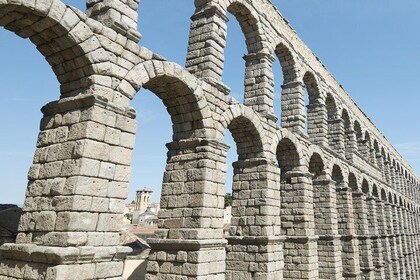 Avila und Segovia Tour mit Denkmälern und gastronomischem Mittagessen ab Ma...