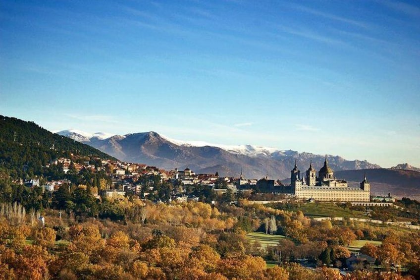 Half Day Tour Escorial y Valle de los Caidos con Tickets Included from Madrid