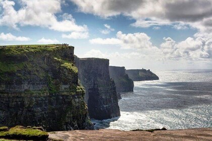 Shore Excursion Cliffs of Moher explorer tour, Wild Atlantic Way from Galwa...