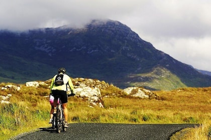 Wild Atlantic Way Self-Guided Bike Tour from Clifden