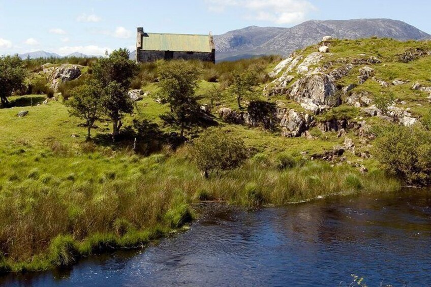 Connemara, Kylemore Abbey or Connemara National Park day tour from Galway-Guided