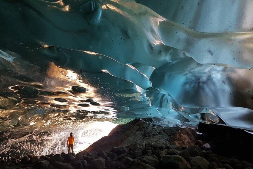 Bergur Ice Cave 2017/2018