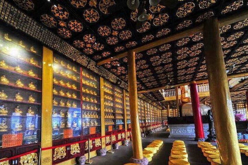 An interior view in Baoguo Temple.