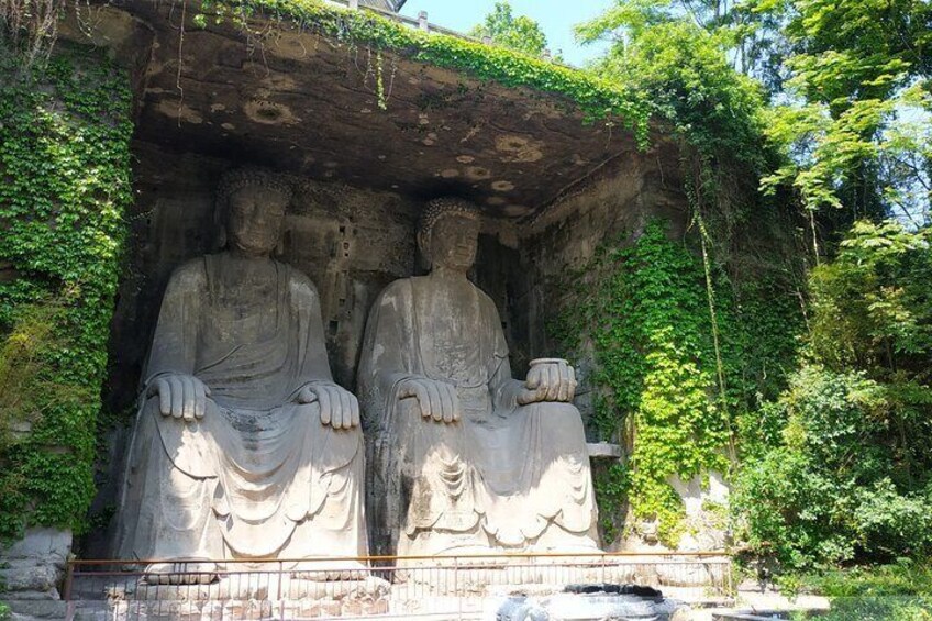 The twin Giant Buddha nearby Beishan.