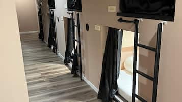 Full-size fridge, microwave, dishwasher, cookware/dishes/utensils