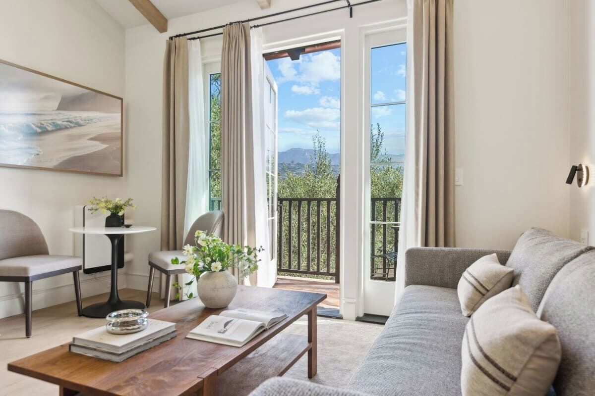 Executive Apartment, 1 King Bed with Sofa bed, Balcony, Mountain View | Terrace/patio