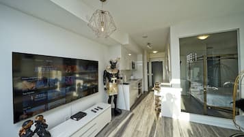 Economy Studio Suite | Private kitchen | Coffee/tea maker, electric kettle, toaster, paper towels