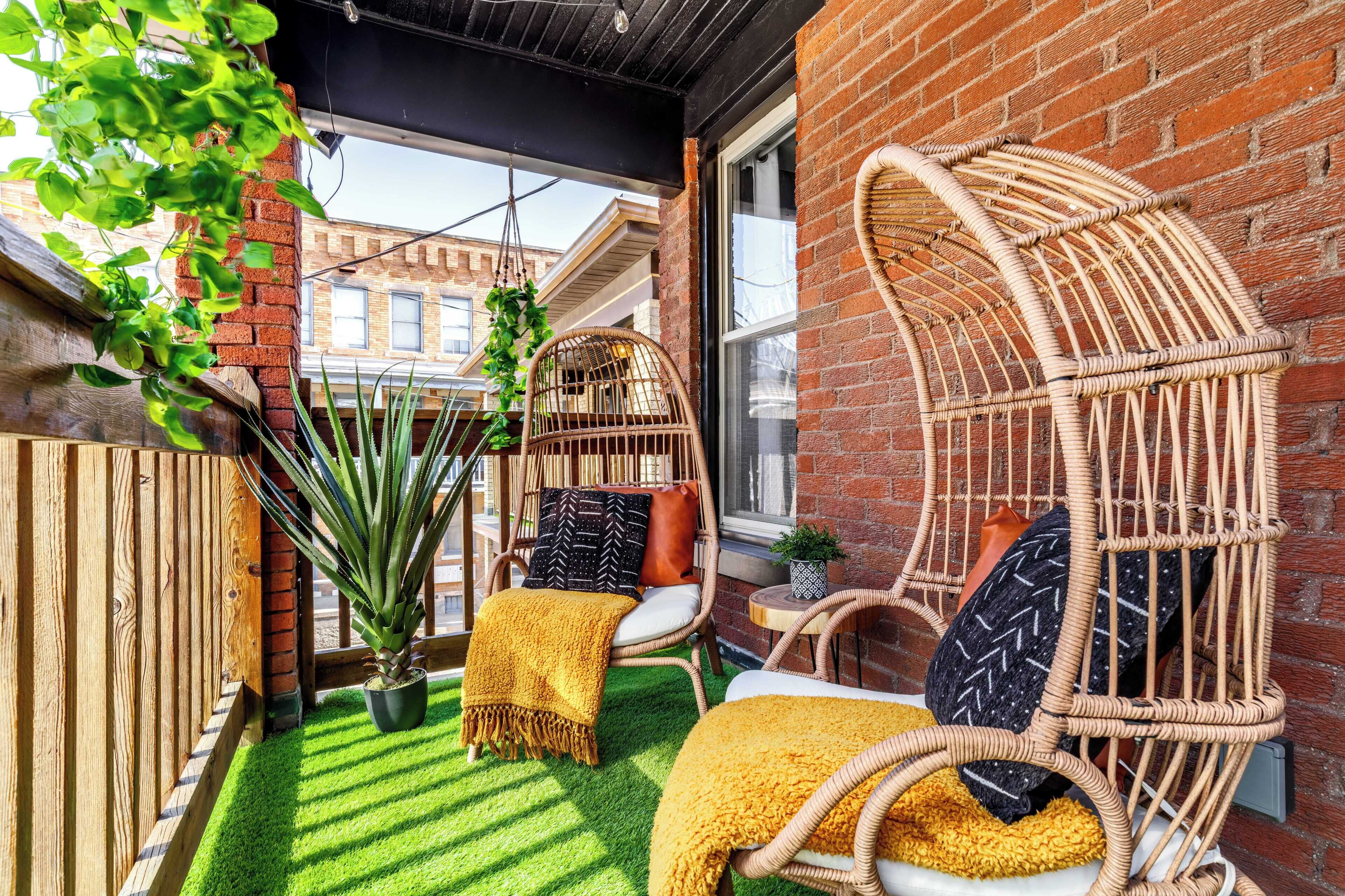 55-英寸智能电视（配备数码频道）、Netflix、Hulu