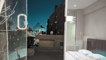 Camera Deluxe con letto matrimoniale o 2 letti singoli | Una cassaforte in camera, con stile personalizzato, tende oscuranti