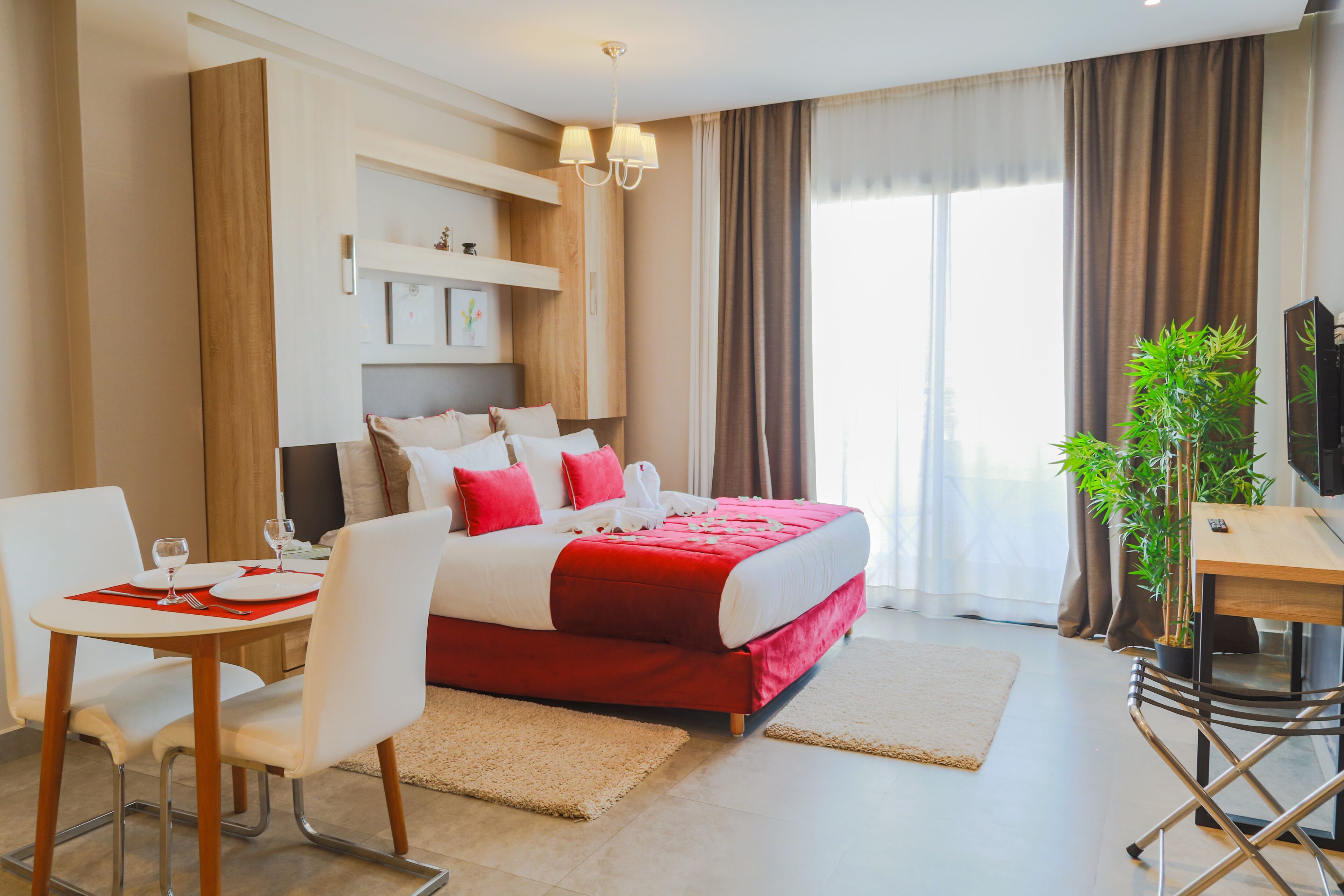 Suite Exécutive, 1 très grand lit, accessible aux personnes à mobilité réduite, cuisine | Couette en duvet d'oie, décoration personnalisée