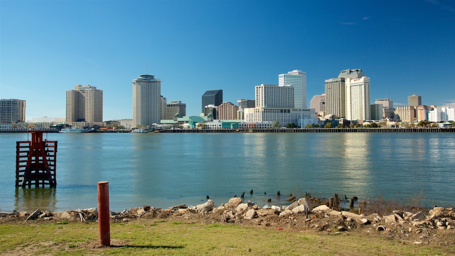 Panoramic view of the New Orleans skyline from Algiers Point.