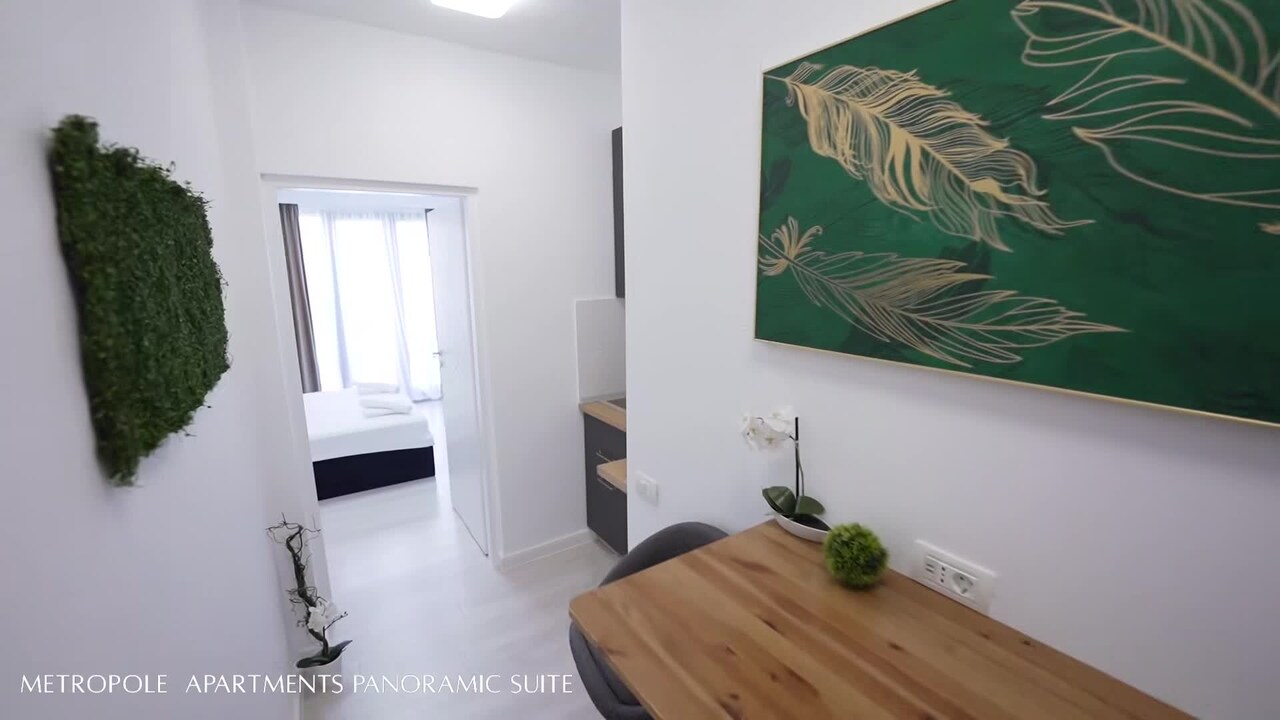 宿泊施設による動画