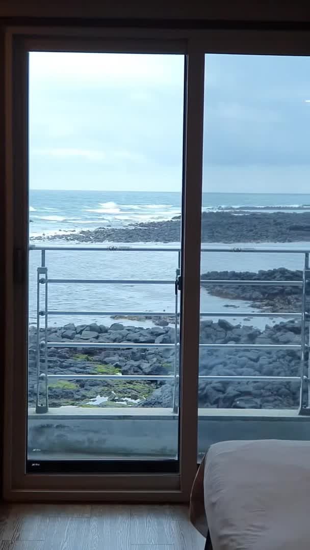 宿泊施設による動画