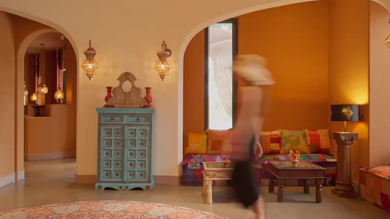 宿泊施設による動画