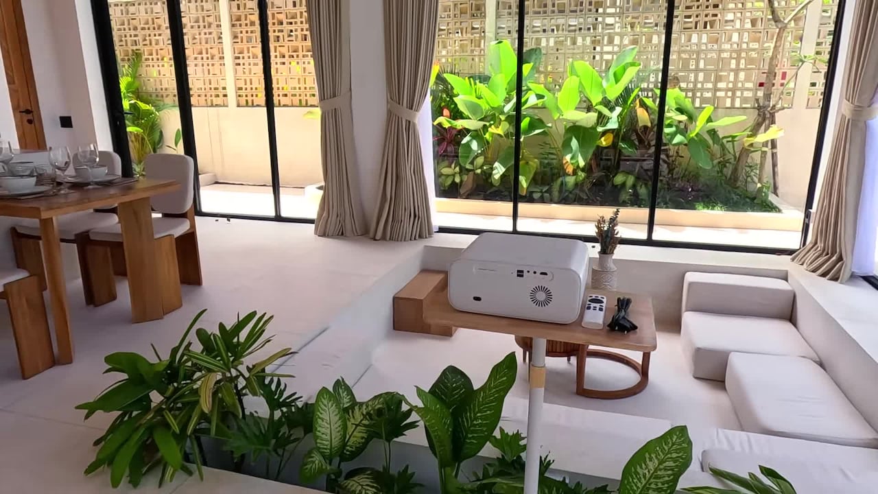 宿泊施設による動画