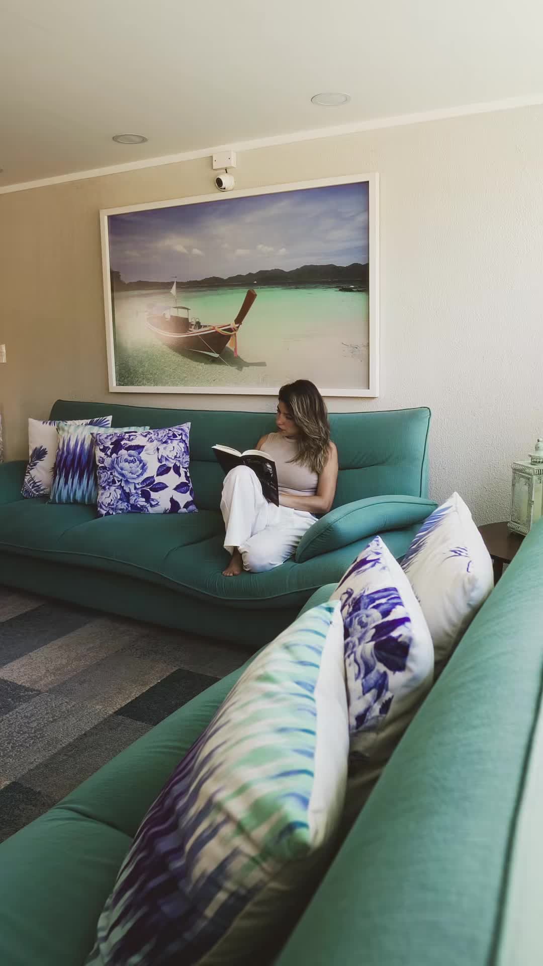 宿泊施設による動画