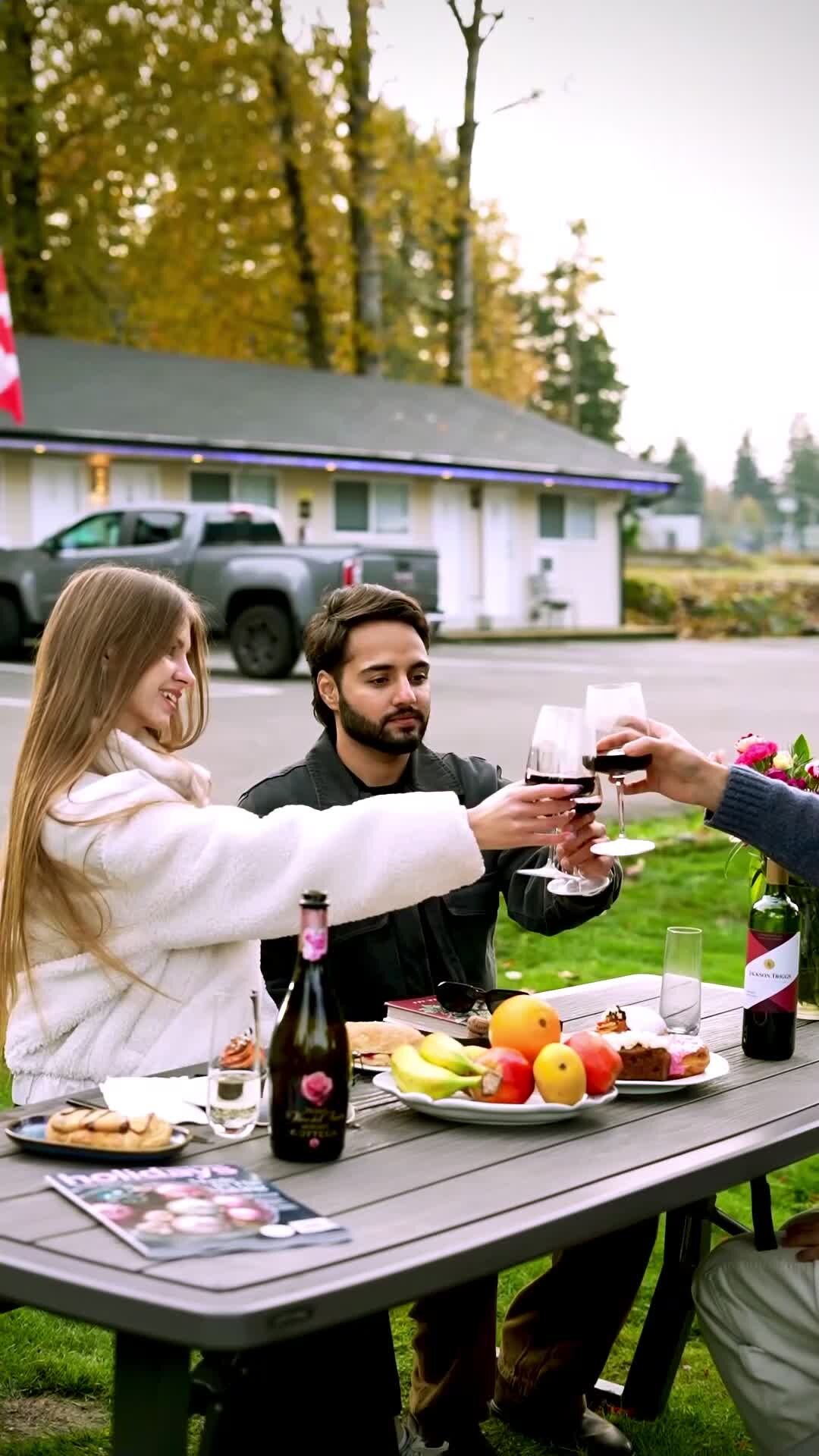 宿泊施設による動画