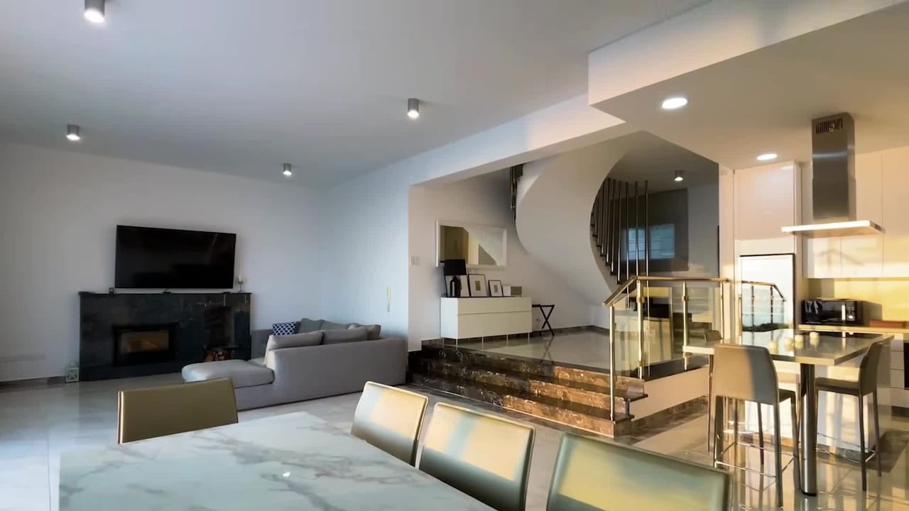 Video hartanah