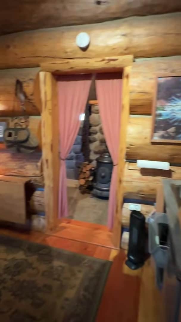 宿泊施設による動画