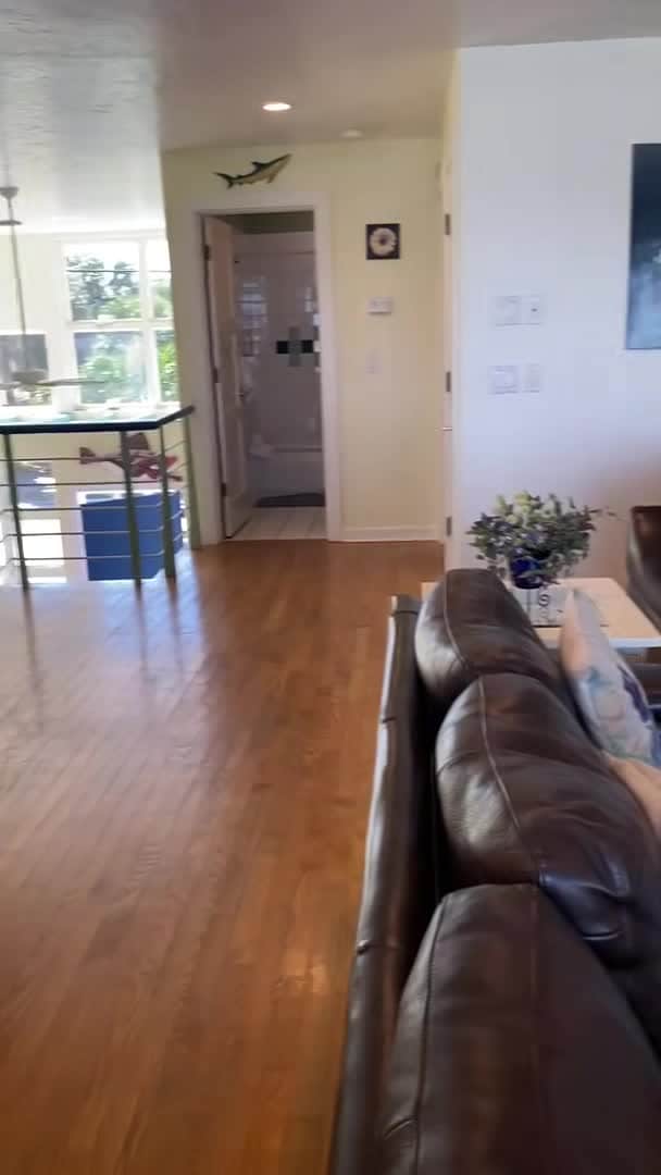 宿泊施設による動画