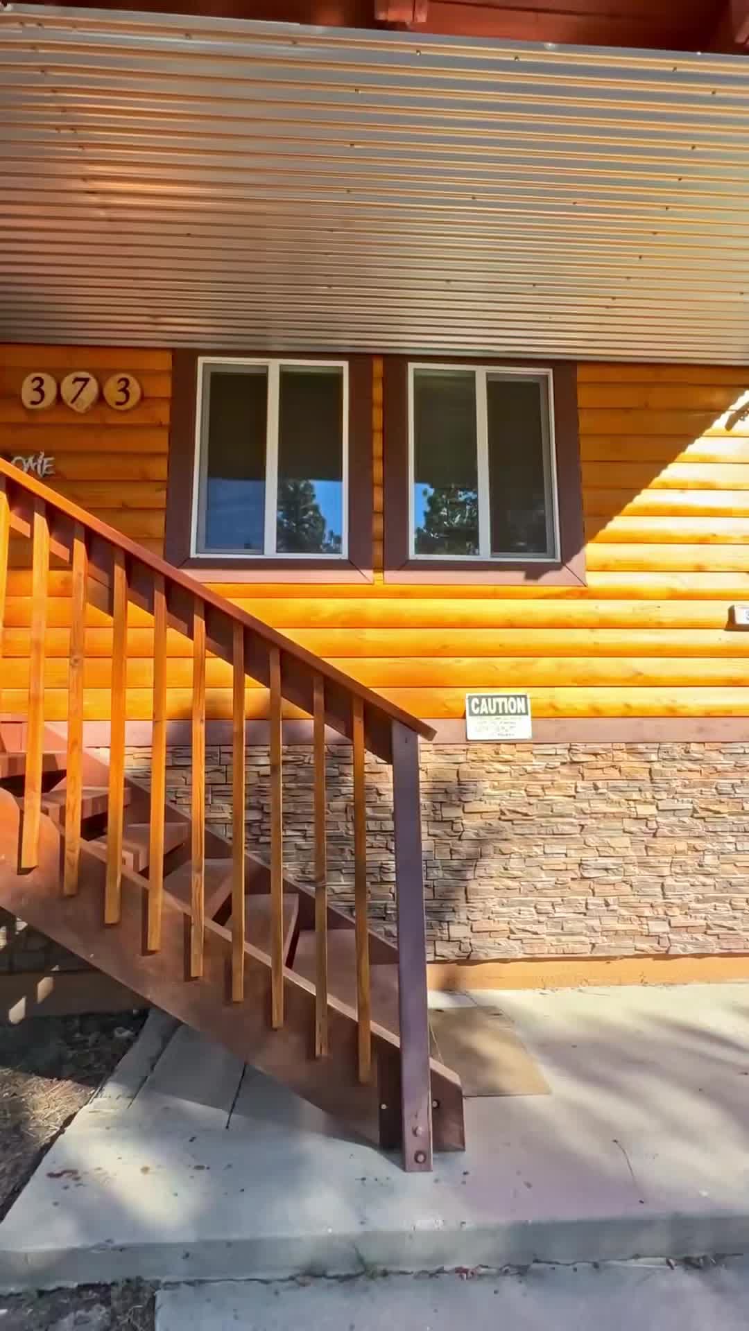 宿泊施設による動画