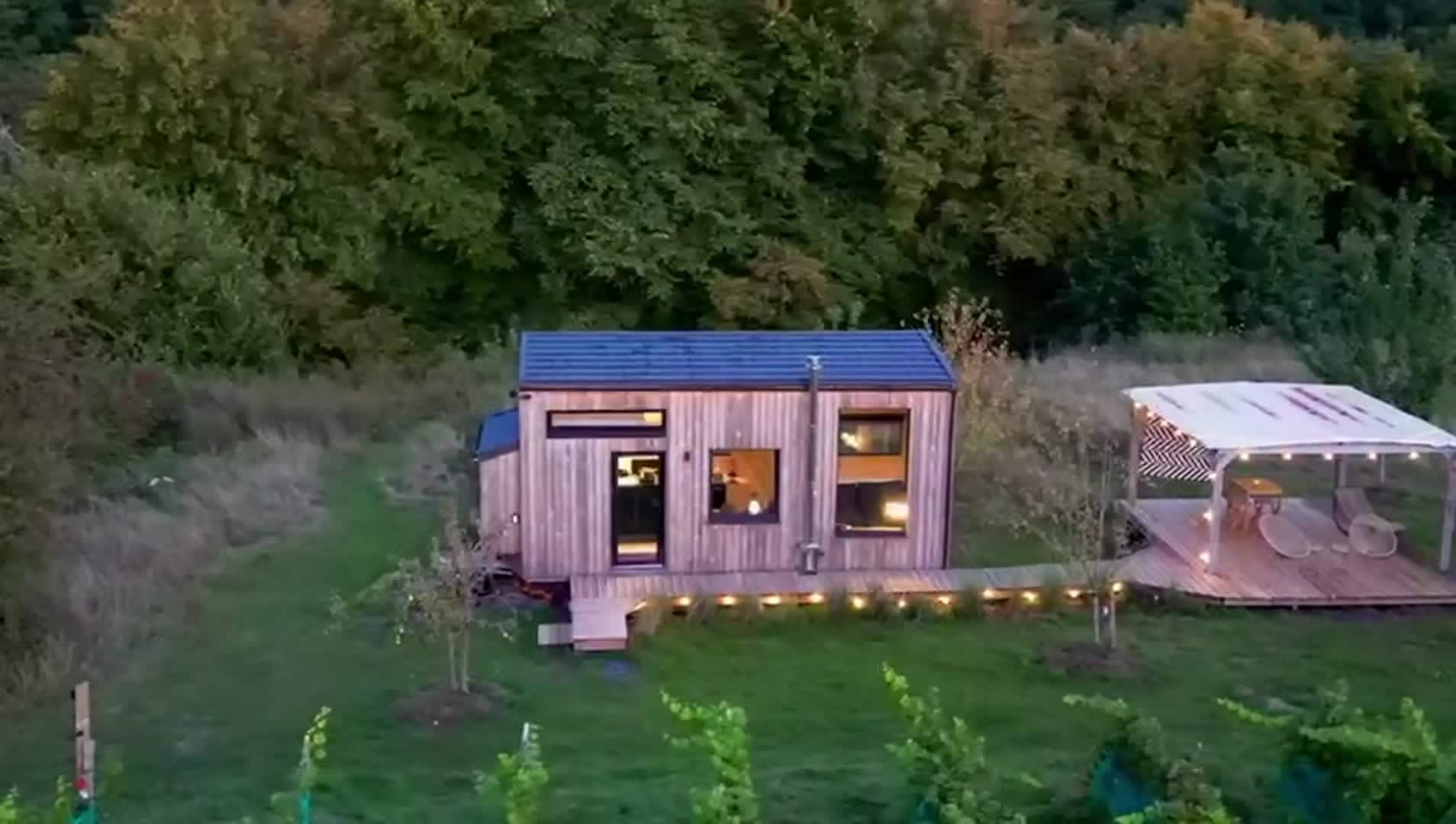 宿泊施設による動画