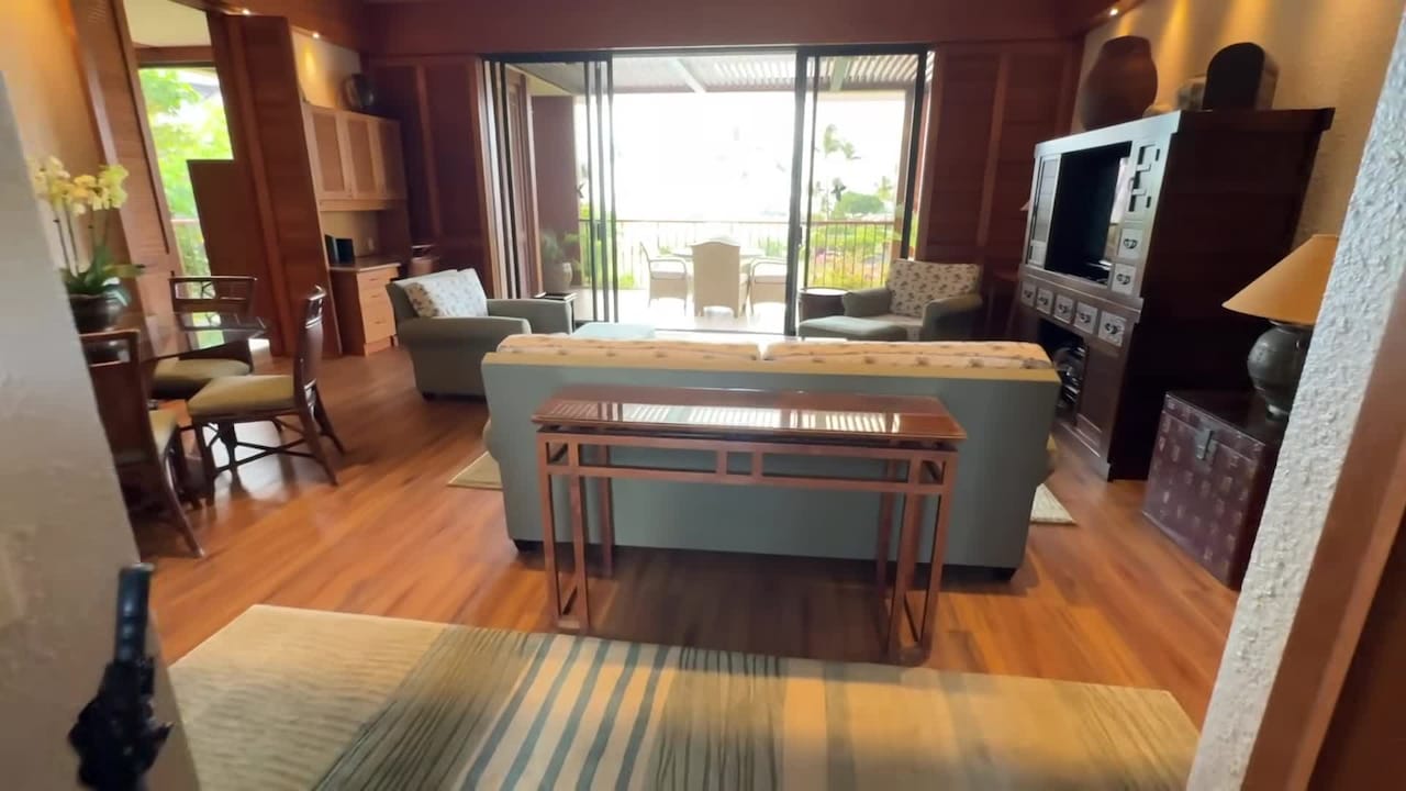 宿泊施設による動画