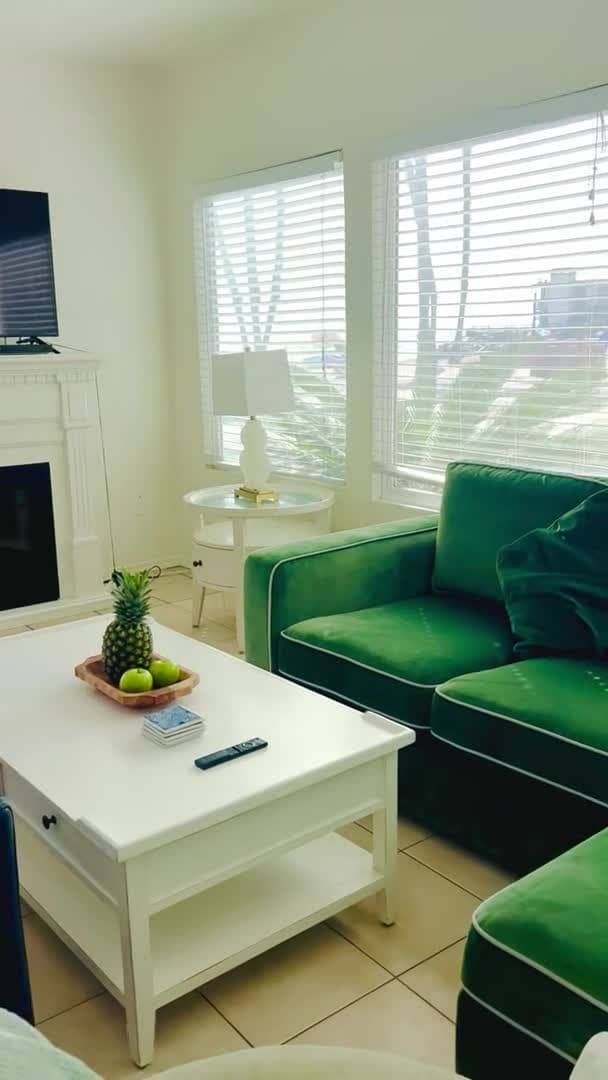 宿泊施設による動画