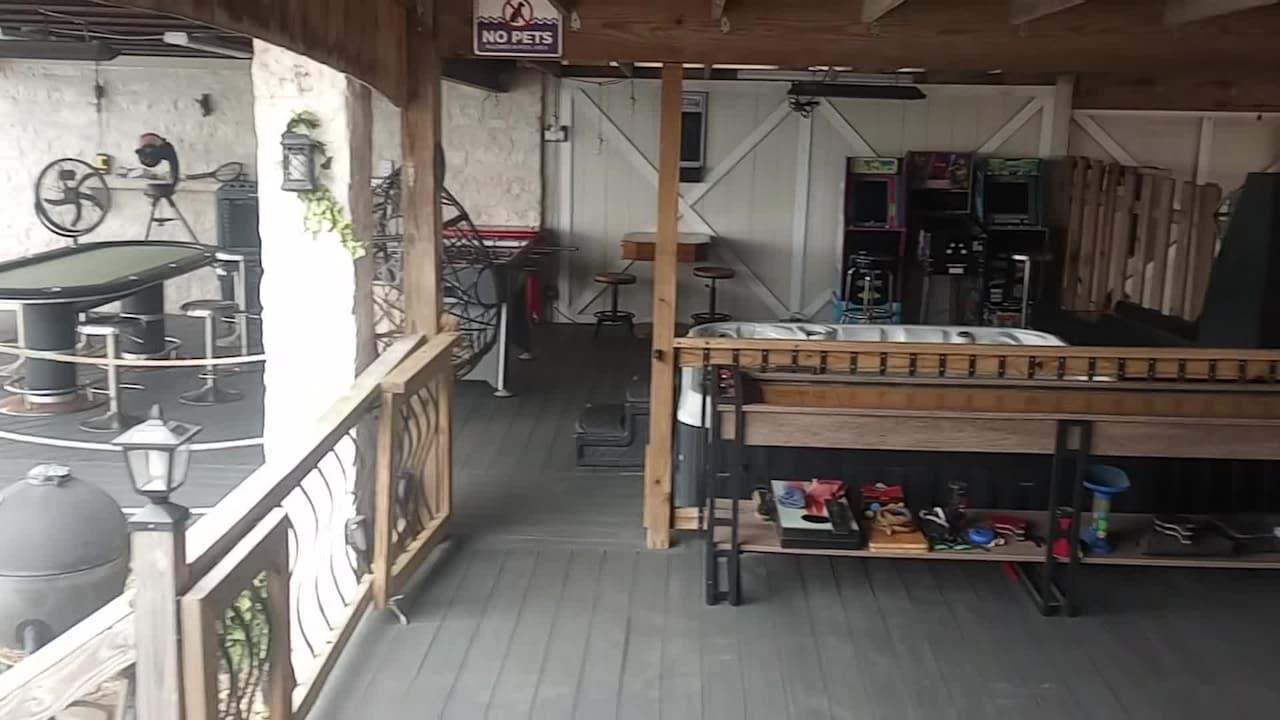 宿泊施設による動画