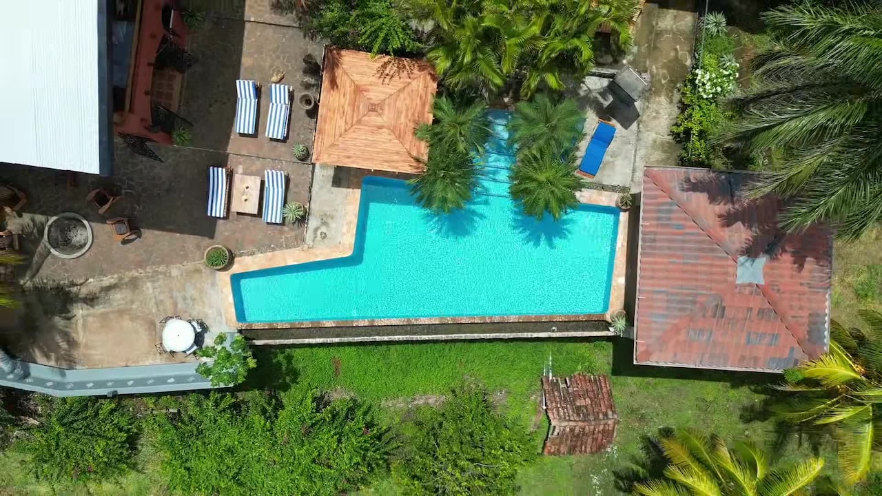 宿泊施設による動画