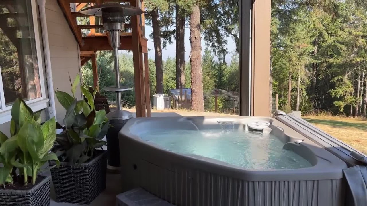 宿泊施設による動画