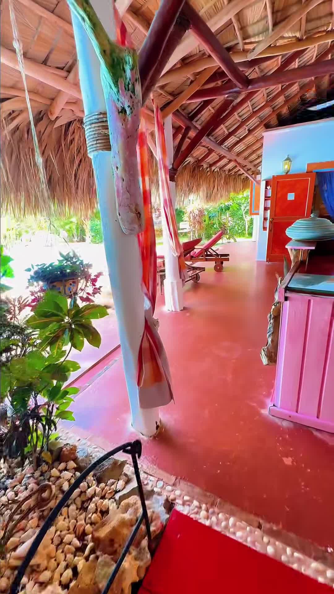 宿泊施設による動画